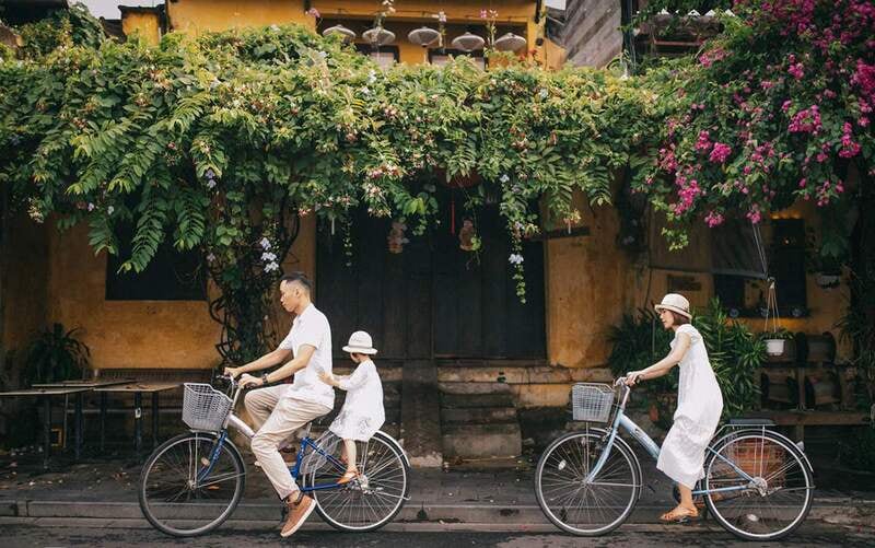 Xe đạp là phương tiện được nhiều người lựa chọn để di chuyển trong phố cổ